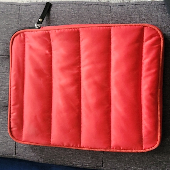 Guess laptop sleeve - Picture 2 of 2